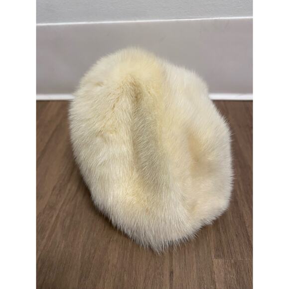 Elegant Cream Fur Women\'s Hat
